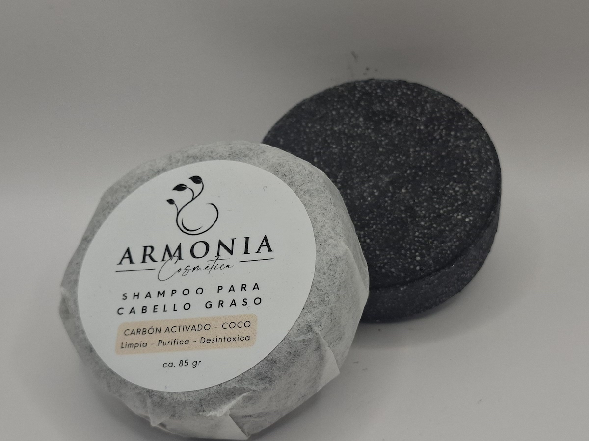 Shampoo sólido de carbón activado